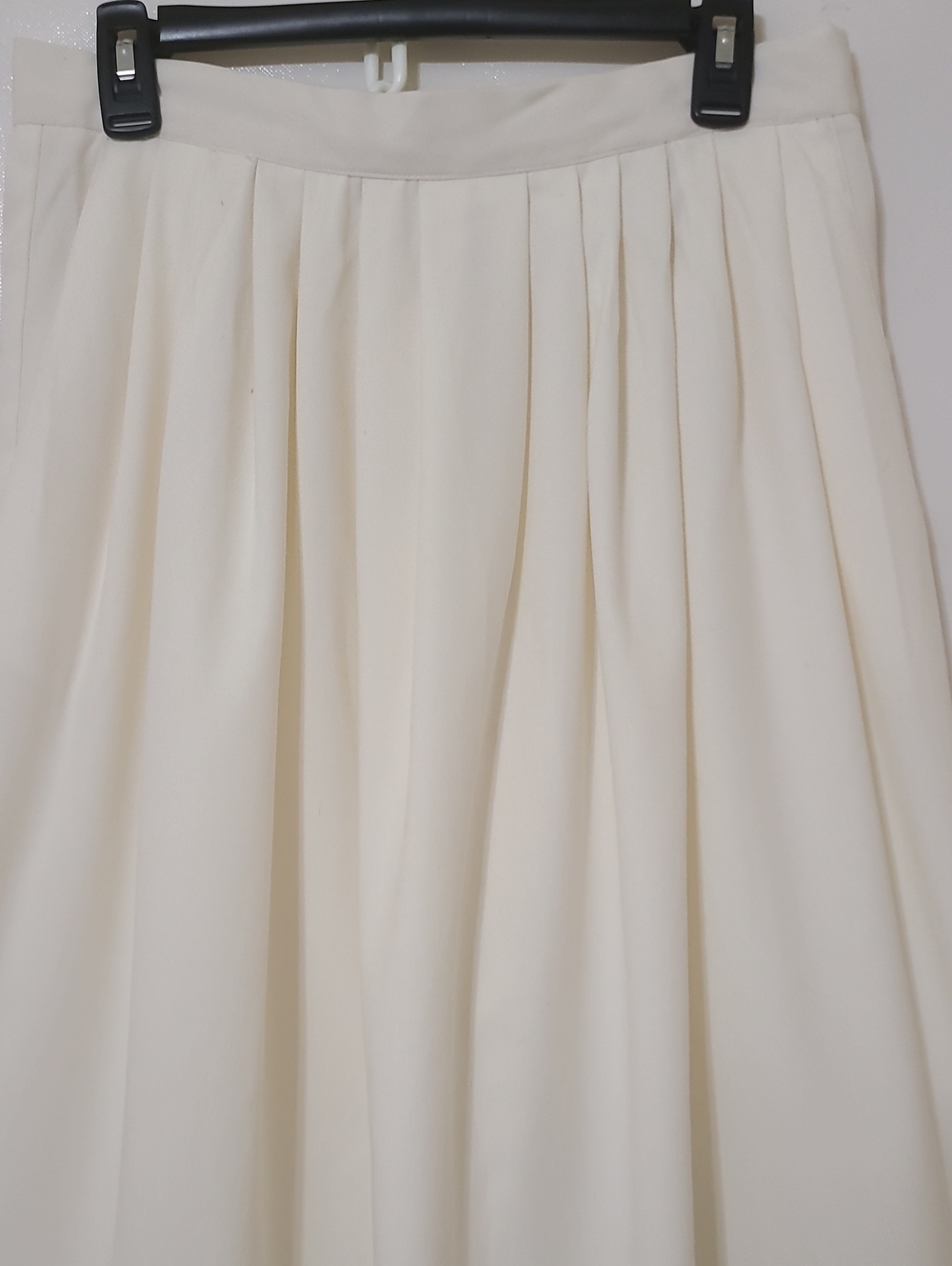 Sierra Women's Classic Cream Full Skirt 100% Polyester - Size 15